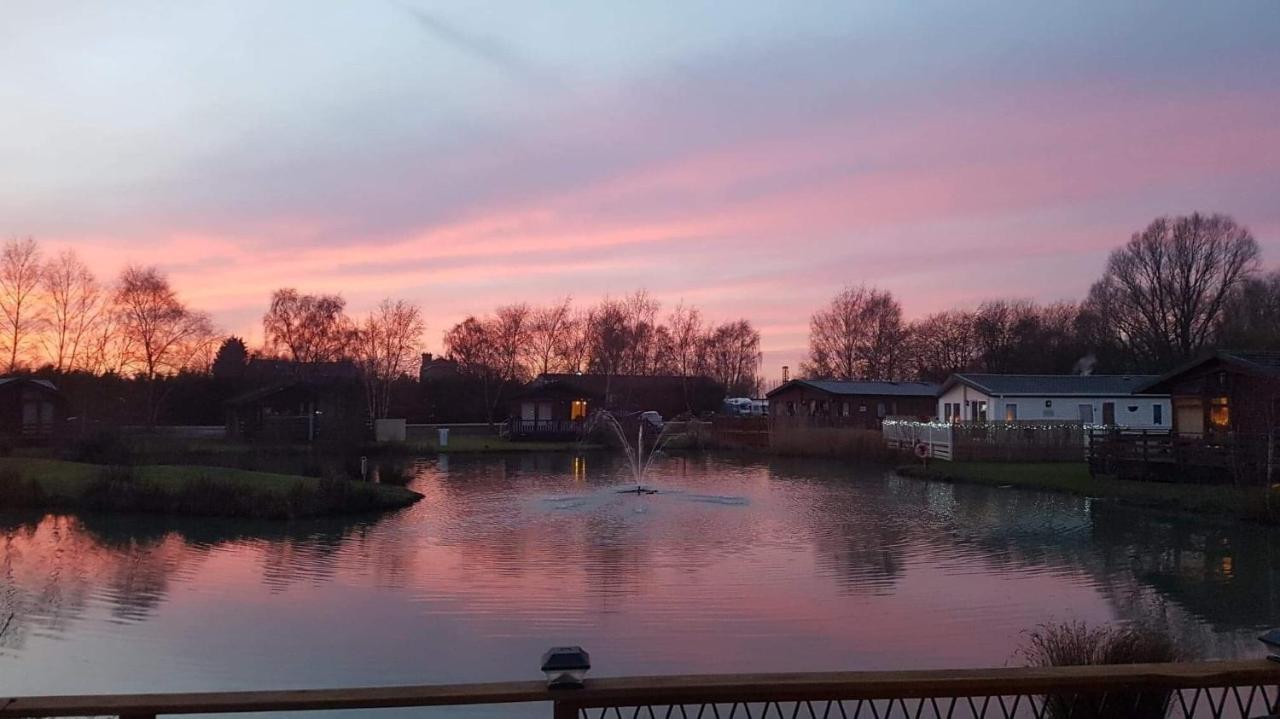 Luxury Lakeside Lodge L1 With Hot Tub Situated At Tattershall Lakes Country Park Luaran gambar
