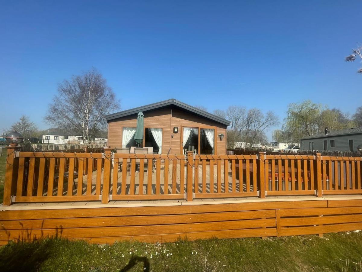 Luxury Lakeside Lodge L1 With Hot Tub Situated At Tattershall Lakes Country Park Luaran gambar
