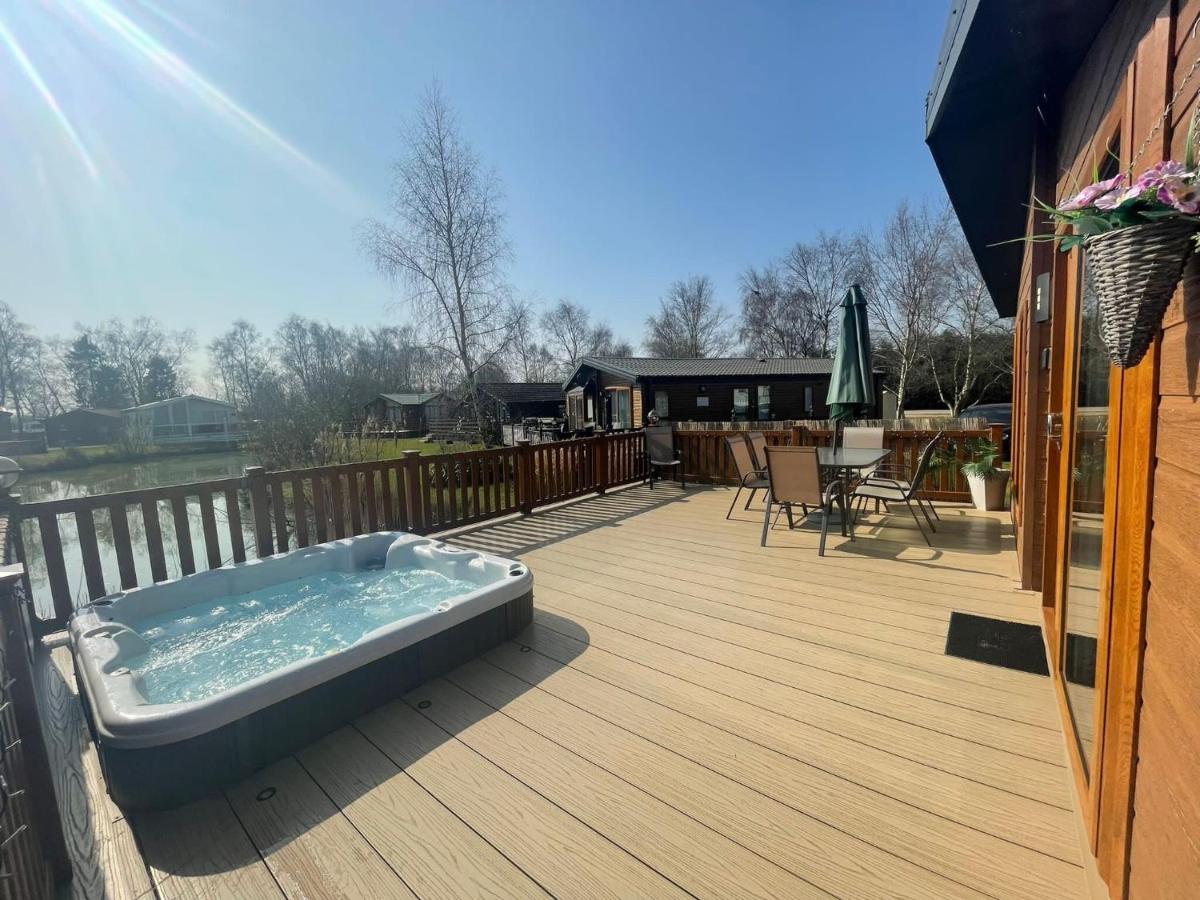 Luxury Lakeside Lodge L1 With Hot Tub Situated At Tattershall Lakes Country Park Luaran gambar