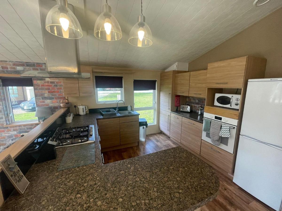 Luxury Lakeside Lodge L1 With Hot Tub Situated At Tattershall Lakes Country Park Luaran gambar