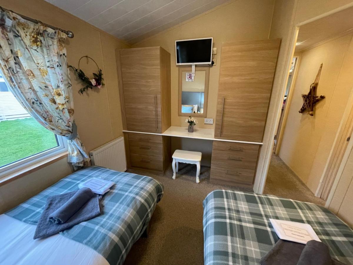 Luxury Lakeside Lodge L1 With Hot Tub Situated At Tattershall Lakes Country Park Luaran gambar