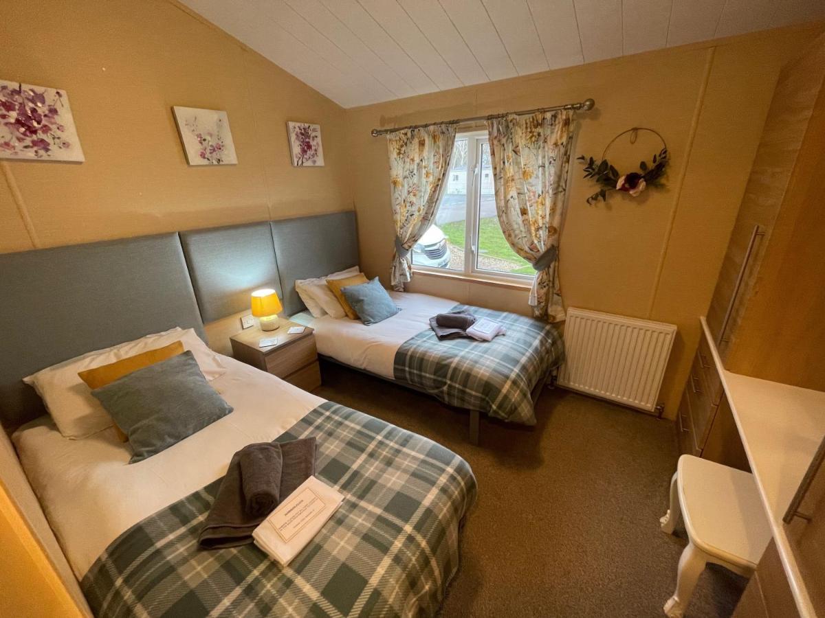 Luxury Lakeside Lodge L1 With Hot Tub Situated At Tattershall Lakes Country Park Luaran gambar