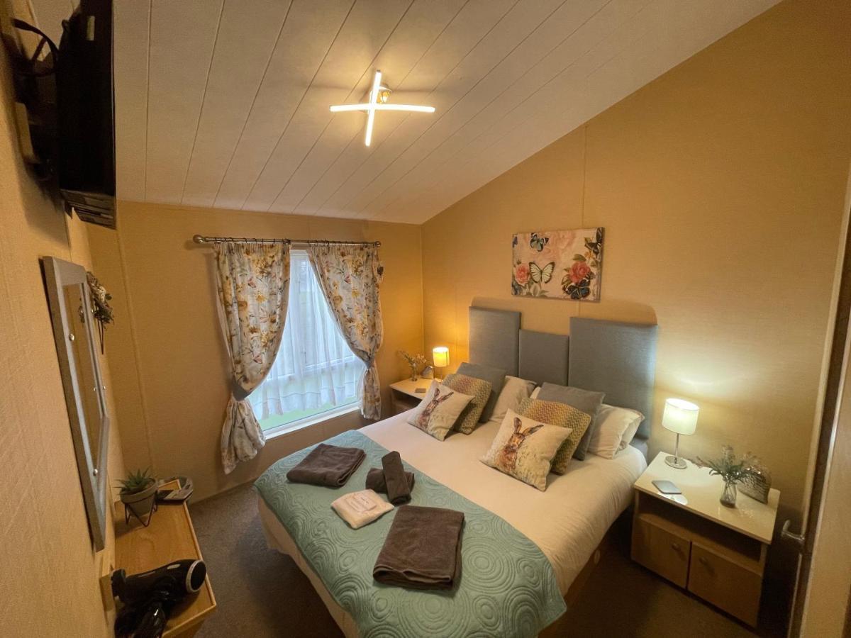 Luxury Lakeside Lodge L1 With Hot Tub Situated At Tattershall Lakes Country Park Luaran gambar